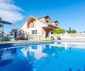 HomeHolidaysRentals Corts