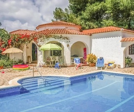 Beautiful home in Miami Platja with 3 Bedrooms, WiFi and Outdoor swimming pool