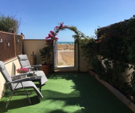 Beach flat with garden
