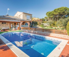 Amazing home in Vidreres with 5 Bedrooms, Outdoor swimming pool and Swimming pool