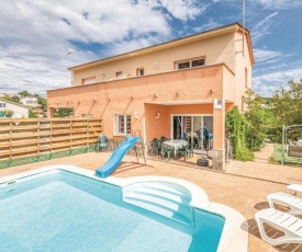 Beautiful home in Vidreres with 3 Bedrooms, WiFi and Outdoor swimming pool