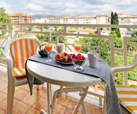 Beautiful apartment in Pineda de Mar with 2 Bedrooms
