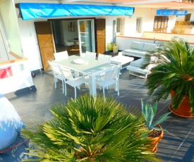 Apartamento con gran terraza con vistas al mar en Roses
