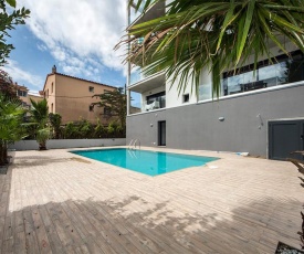 Apartamento moderno con piscina y parking cerca de la playa