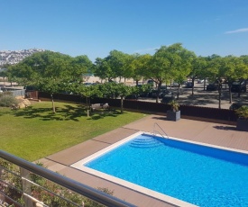 Beautiful apartment along the beach, pool, parking