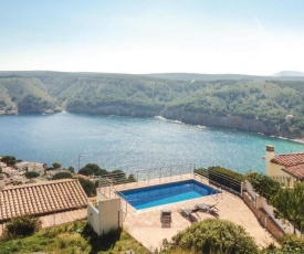Nice home in LEscala with 3 Bedrooms and Outdoor swimming pool