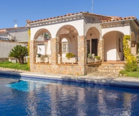 Holiday home with private swimming pool and spacious terrace on the Costa Brava