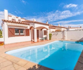 Cosy Holiday Home L Escala with Swimming Pool