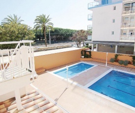 Amazing apartment in Malgrat de Mar with 3 Bedrooms, WiFi and Outdoor swimming pool