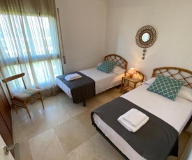 Seaview WIFI + 2 rooms + pool