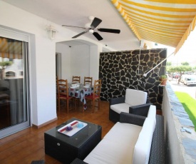 2 bedroom apartment within walking distance to the beach